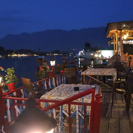 Hotel Chicago Group Of Houseboats Srīnagar Exterior foto