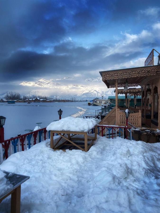 Hotel Chicago Group Of Houseboats Srīnagar Exterior foto