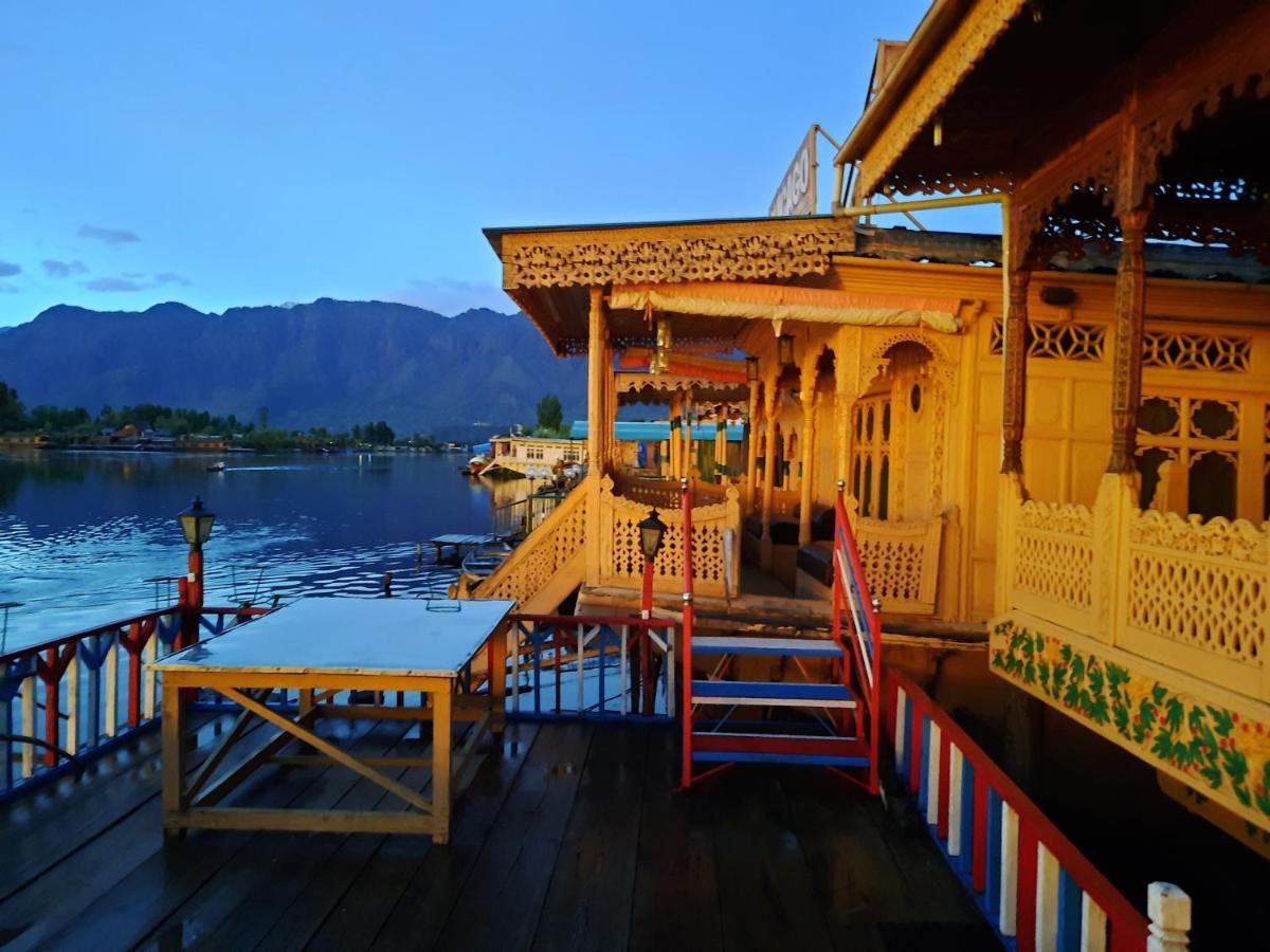 Hotel Chicago Group Of Houseboats Srīnagar Exterior foto