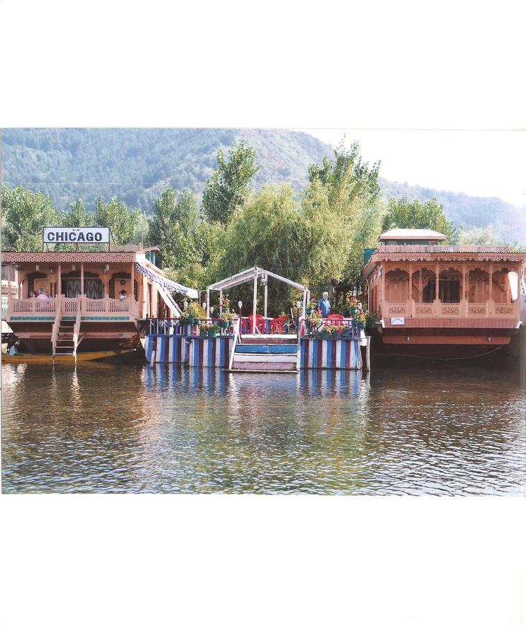 Hotel Chicago Group Of Houseboats Srīnagar Exterior foto