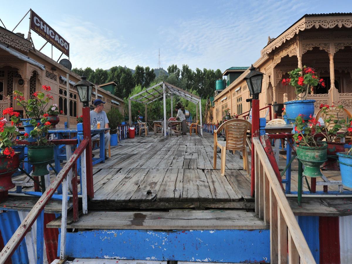 Hotel Chicago Group Of Houseboats Srīnagar Exterior foto